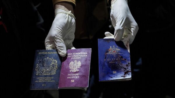 Британский, польский и австралийский паспорта, принадлежащие погибшим в результате израильского авиаудара сотрудникам благотворительной организации World Central Kitchen