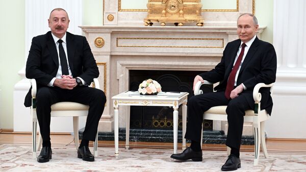 Президент России Владимир Путин и президент Азербайджана Ильхам Алиев во время встречи