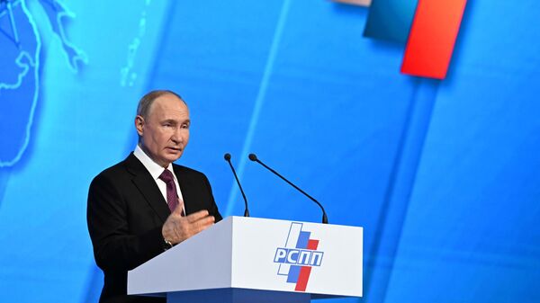 Президент РФ Владимир Путин выступает на съезде Российского союза промышленников и предпринимателей