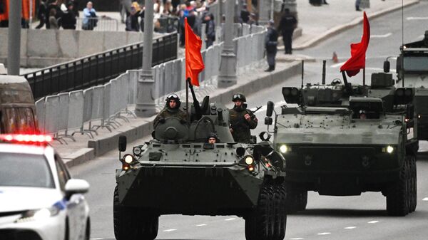 Колонны военной техники на репетиции парада на Земляном валу в Москве в честь 79-летия Победы в Великой Отечественной войне