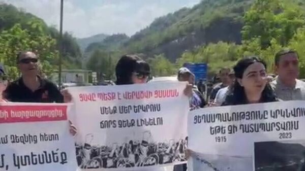 Протестующие перекрыли автодорогу Ереван-Тбилиси в районе реки Дебед