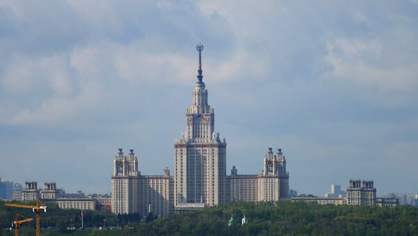 Главное здание МГУ на Воробьевых горах. Архивное фото