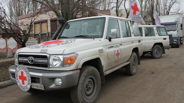 Автомобили Международного Комитета Красного Креста в Донбассе