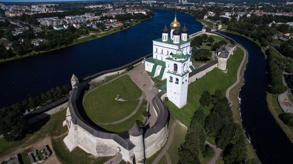 Псковский кремль и Свято-Троицкий кафедральный собор в Пскове