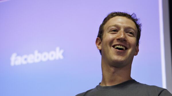 Глава Facebook Марк Цукерберг в штаб-квартире Facebook в Пало-Альт, США