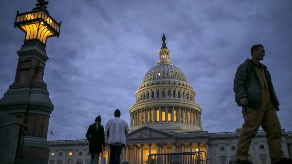 Вид на здание Капитолия в Вашингтоне 