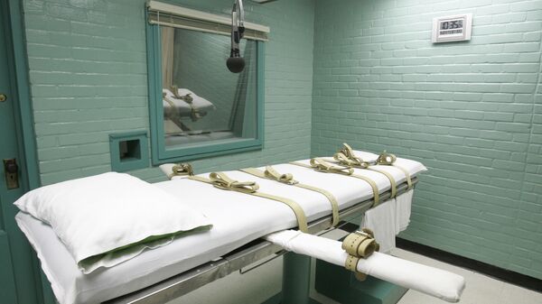 Комната, где приводится в исполнение смертный приговор через смертельную инъекцию, в тюрьме штата Техас, США