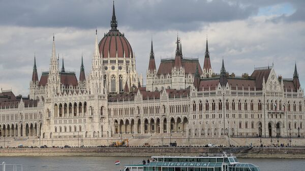 Здание парламента в Будапеште