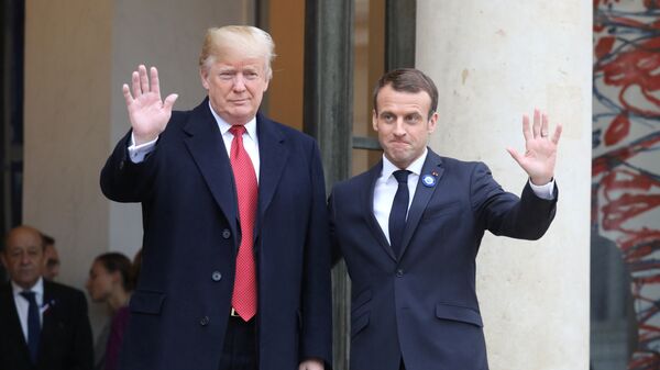 Президент США Дональд Трамп и президент Франции Эммануэль Макрон во время встречи в Париже. 10 ноября 2018