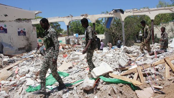 Военные на месте взрыва в столице Сомали Могадишо