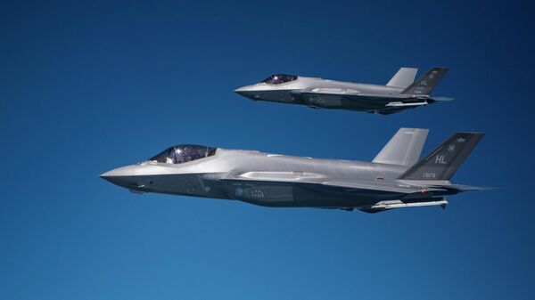 Пара истребителей F-35A Lightning II