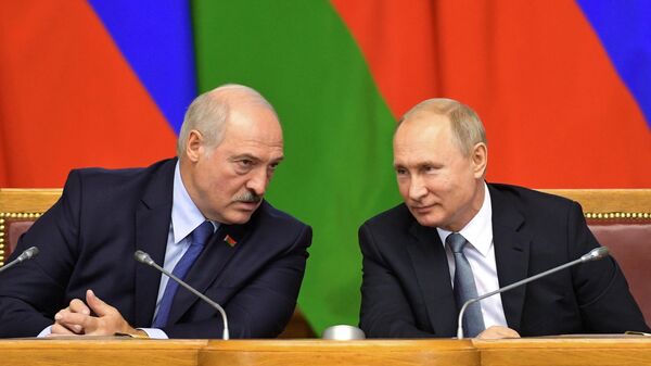  Президент РФ Владимир Путин и президент Белоруссии Александр Лукашенко на пленарном заседании VI Форума регионов России и Белоруссии