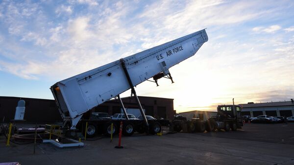 Транспортно-заряжающая машина межконтинентальной баллистической ракеты Minuteman III армии США