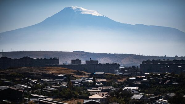 Вид на гору Арарат и город Ереван