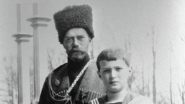 Император Николай II с сыном Алексеем