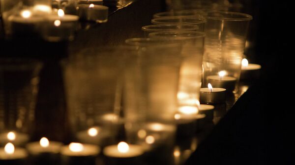 Свечи в память о жертвах терактов. Архивное фото