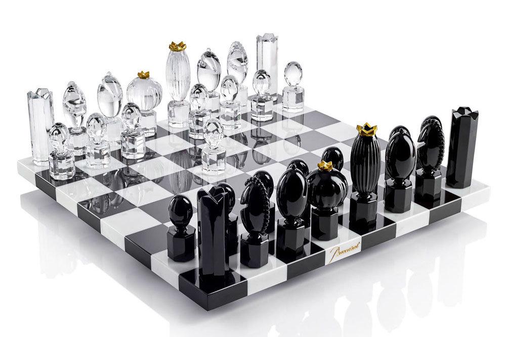 Приятные сюрпризы: дизайнерские шахматы, ручка-клюшка и бык как символ года