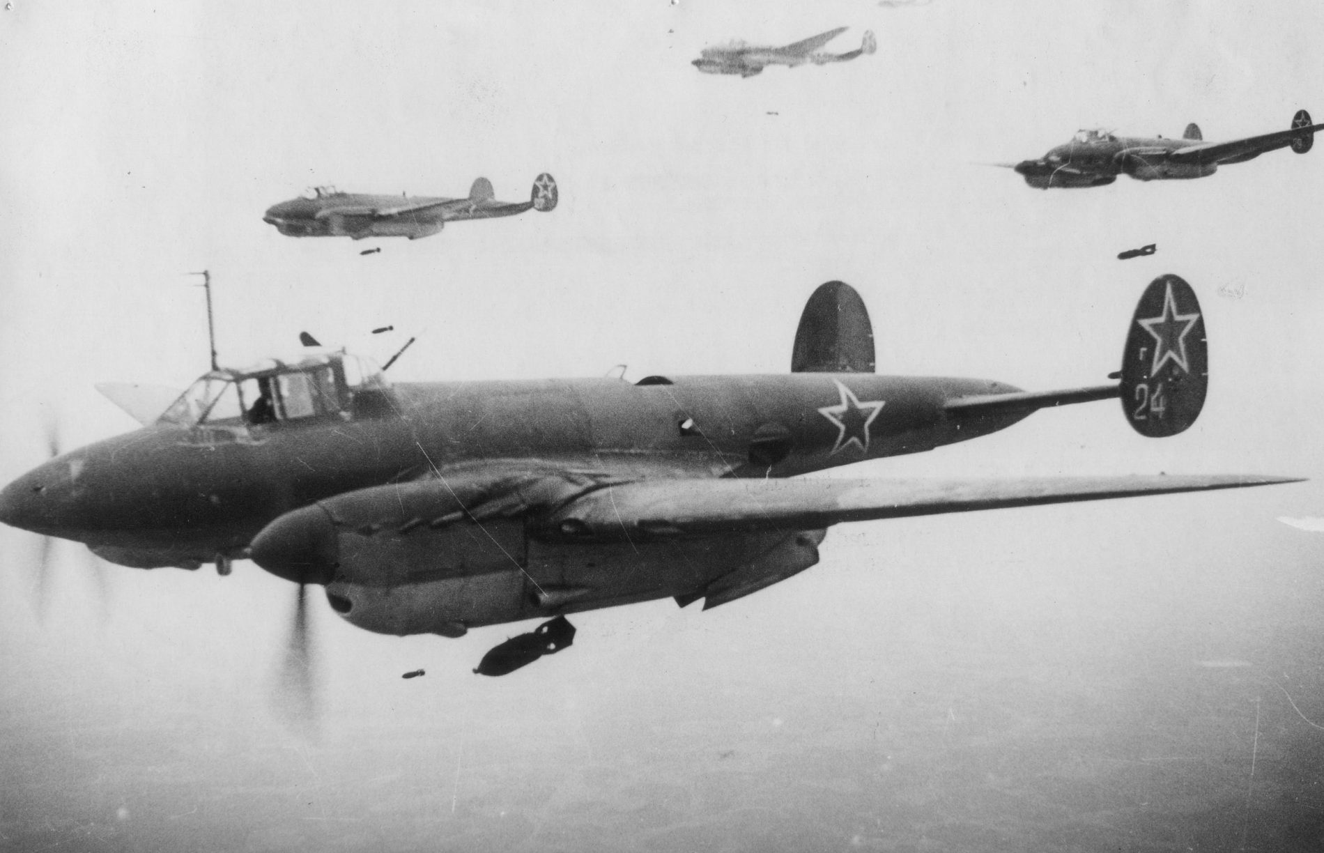 Бомбардировщики Пе-2.