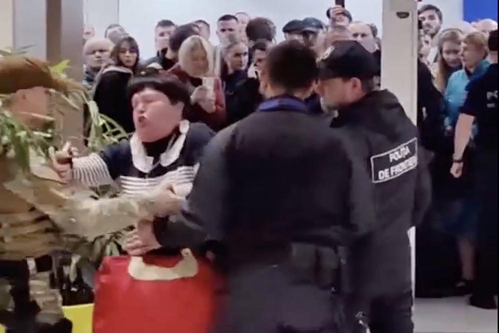 Вернувшихся в Кишинев молдавских оппозиционеров в аэропорту задерживали и допрашивали.