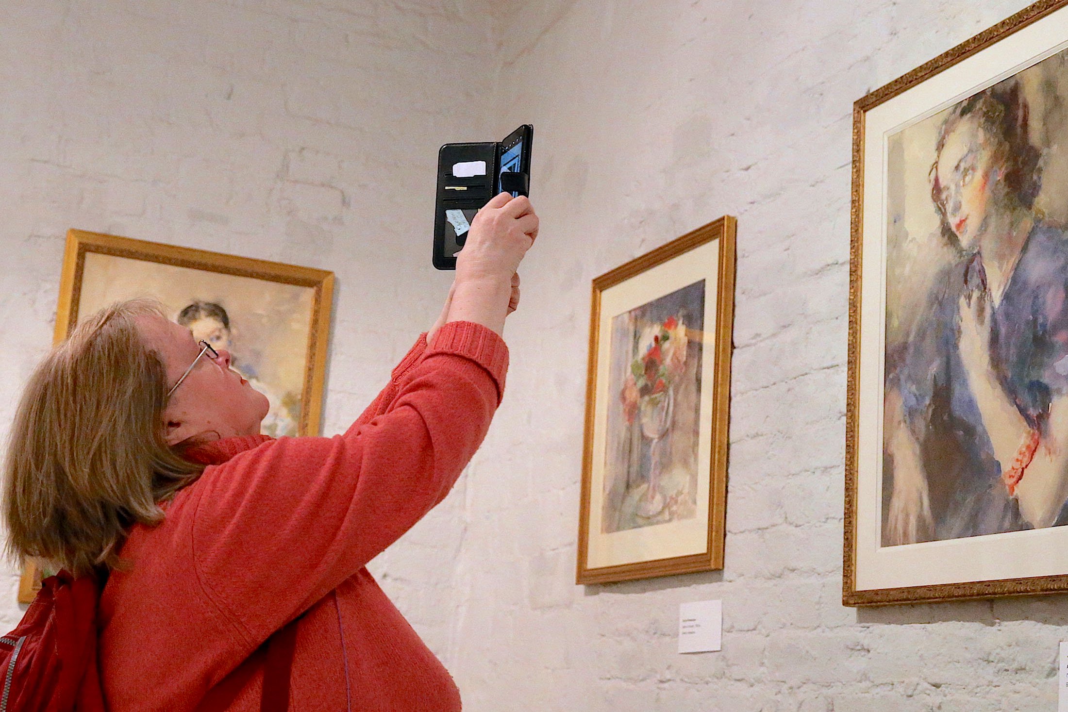 На выставке в "Ковчеге" отдельный зал посвящен "переложениям" Фонвизина на язык акварели картин Рембрандта, Ренуара, Пикассо.