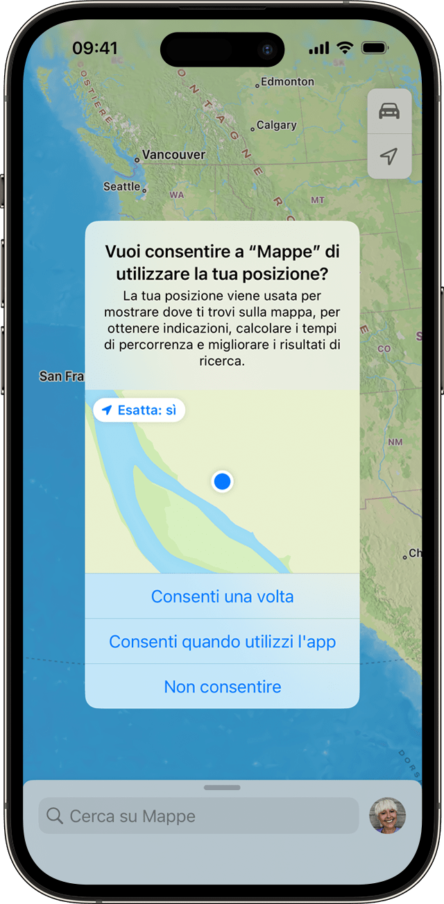 Un'app richiede l'accesso alla tua posizione mentre stai usando l'app su iPhone