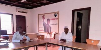 Les leaders de la jeunesse de l’opposition réunis plusieurs fois, la première était en la date du 08 novembre 2021, au siège du Parti de Mouvement de Liberation du Peuple Centrafricain (MLPC). Une deuxième rencontre avait lieu le 25 novembre 2021 au siege du Parti de l’Union pour le Renouveau centrafricain (URCA), à l’issue de laquelle, nous avons tous tiré l’idée de la naissance d’une nouvelle plateforme dénommée « jeunes leaders de l’opposition démocratique » en abréviant PJLOD. Ceci dans l’optique et la vision plitique de défendre la démocratie et le droit des citoyens en Republique Centrafricaine.