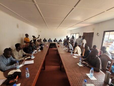 Vue de la salle lors de la conférence de presse du BRDC au siège du parti PATRIE à Bangui