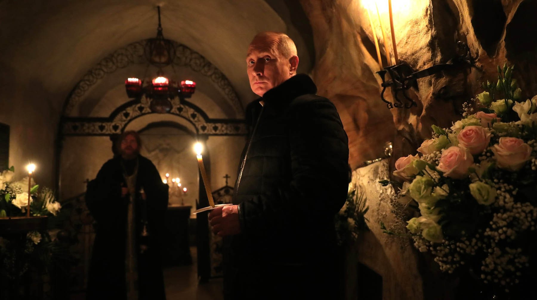 Митрополит Тихон и Владимир Путин во время посещения Псково-Печерского монастыря
