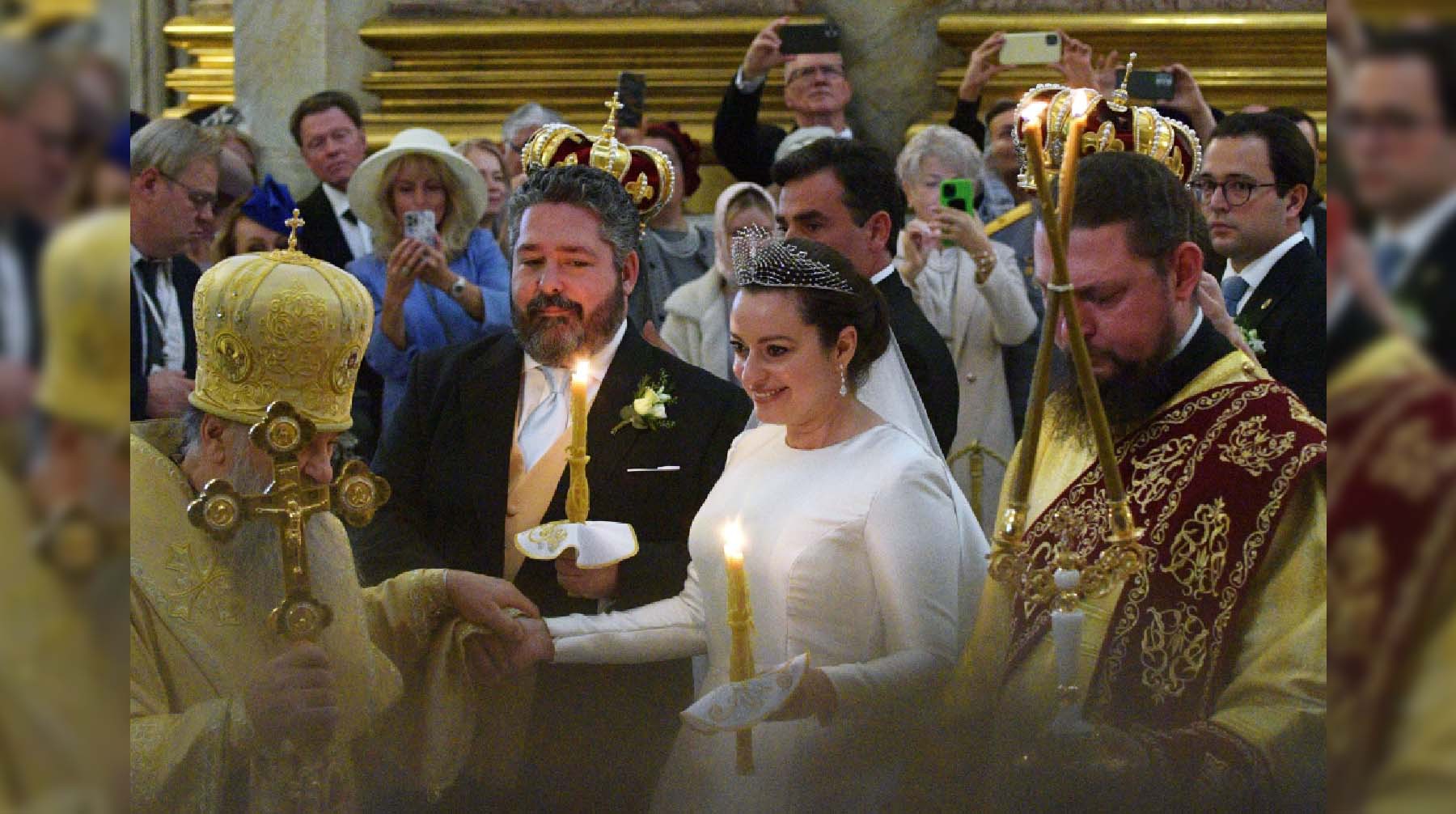 Князь Георгий Михайлович Романов и Ребекка Беттарини во время венчания в Исаакиевском соборе