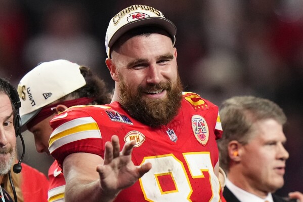 FILE - Kansas City Chiefs tight end Travis Kelce (87) waves after the NFL Super Bowl 58 football game against the San Francisco 49ers Sunday, Feb. 11, 2024, in Las Vegas. The tight end is the host of a new game show called “Are You Smarter Than a Celebrity” for Prime Video, the streamer confirmed Tuesday, April 16, 2024. (AP Photo/Frank Franklin II, File)