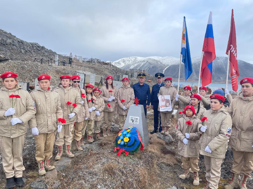 В ходе рабочего визита в Провиденский район старшие помощники прокурора совместно с юнармейцами приняли участие в ежегодной мемориальной акции 