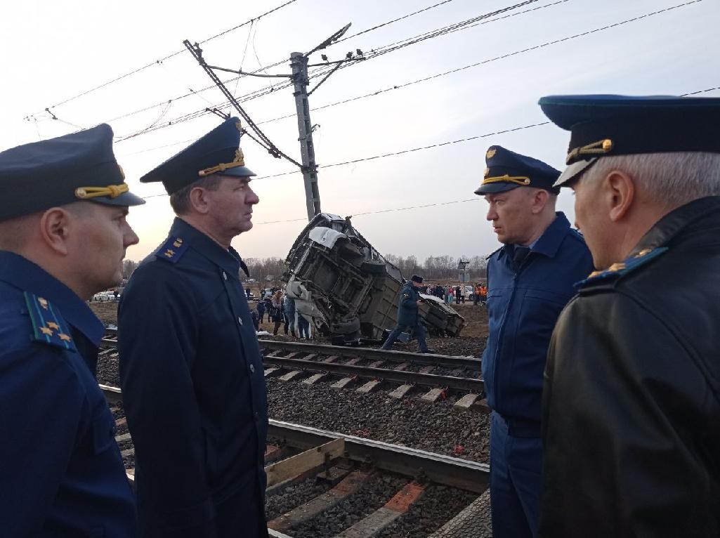 Прокурор Ярославской области Александр Лоренц поставил на особый контроль ход и результаты расследования уголовного дела по факту дорожно-транспортного происшествия с участием поезда и рейсового автобуса