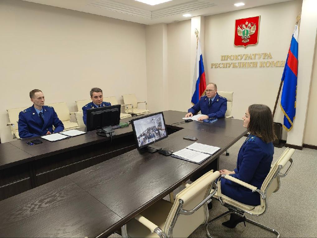 Прокурор республики провел встречи со студентами-целевиками из институтов прокуратуры Екатеринбурга и Саратова