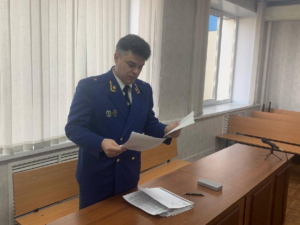Прокурор области Константин Жиляков поддержал государственное обвинение по уголовному делу в отношении женщины, ударившей в ходе конфликта ножом своего супруга