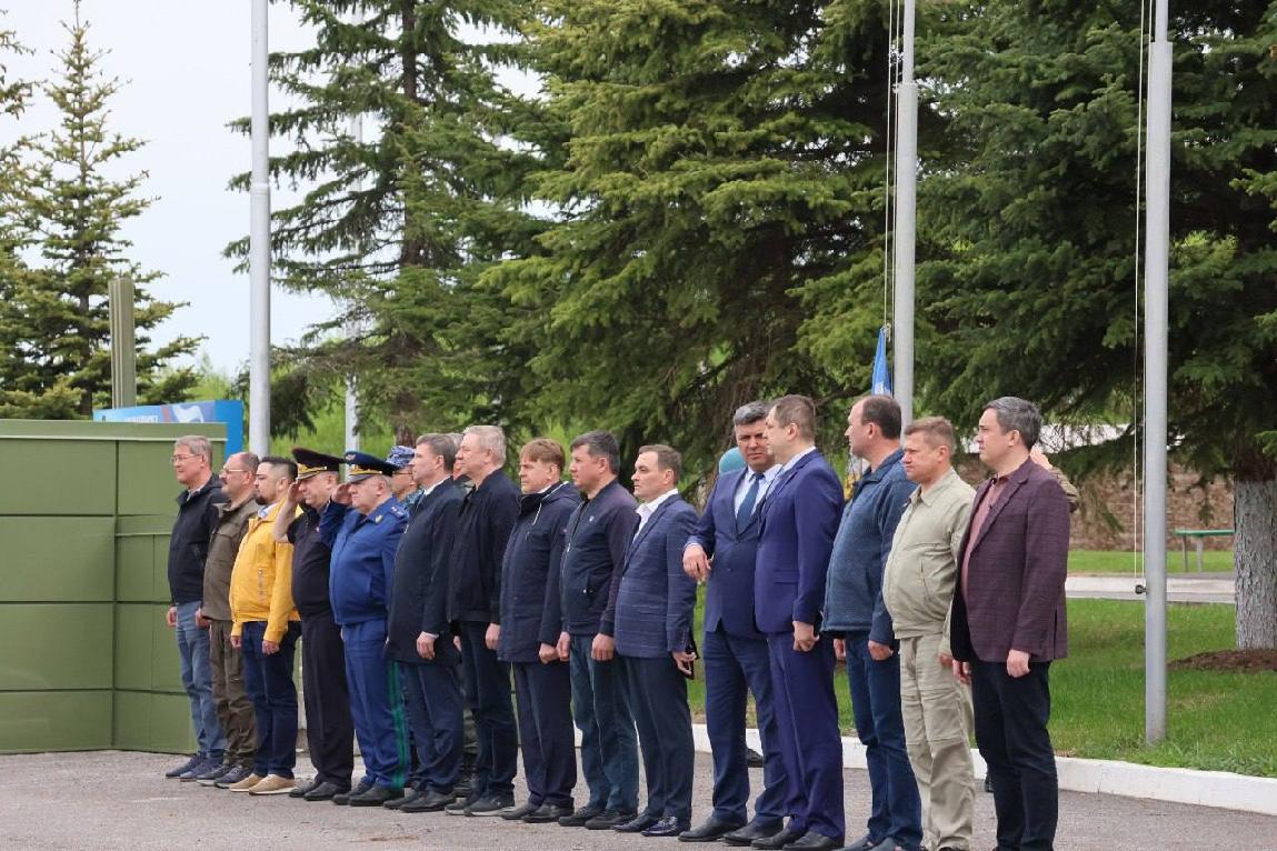 Прокурор республики и сотрудники надзорного ведомства приняли участие в акциях «Зеленая Башкирия» и «Сад памяти»