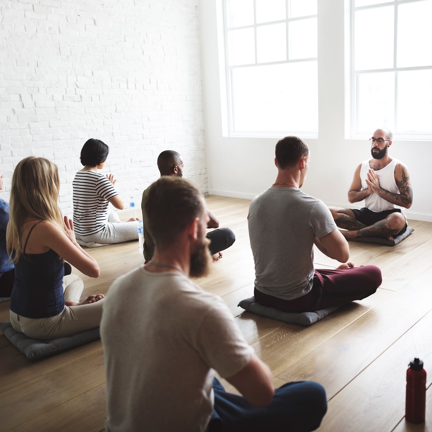 yoga class meditation_ThinkstockPhotos