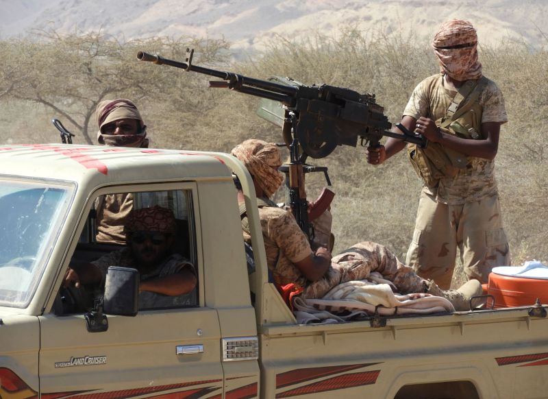 Yemeni fighters targeting al Qaeda militants.