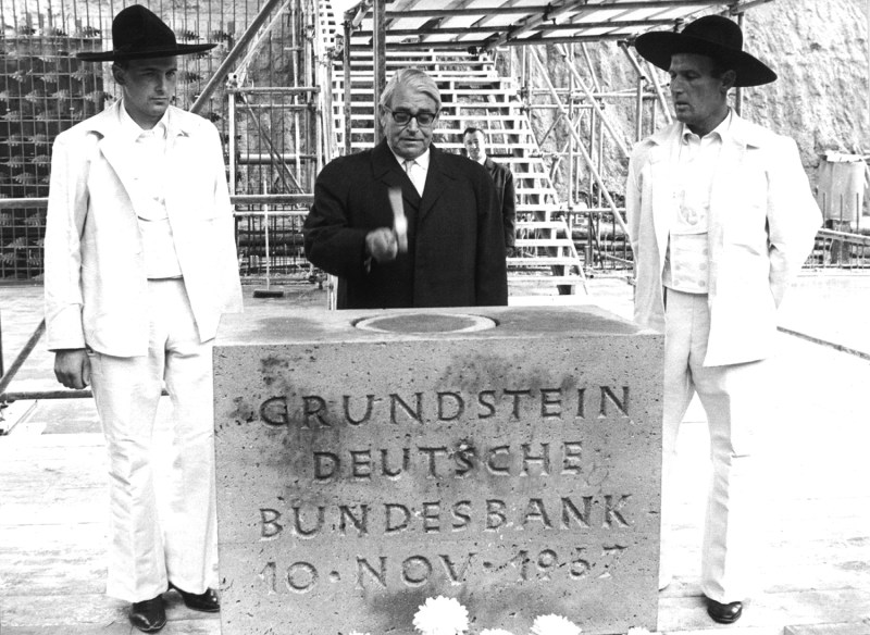 Bundesbank president Karl Blessing lays the cornerstone for the new Bundesbank building in Frankfurt in November 1967.
