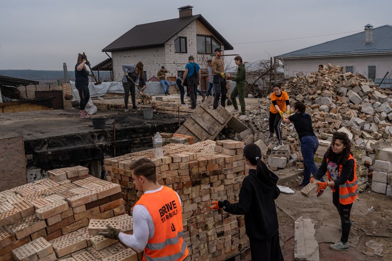 A Ukrainian volunteer group Brave to Rebuild helps
