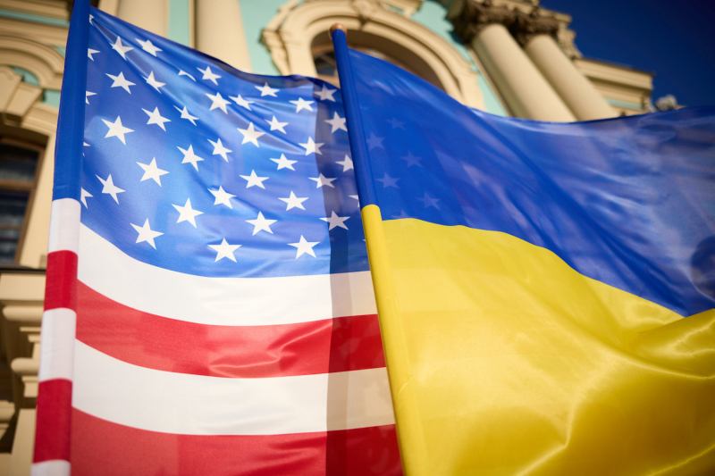 The U.S. flag and the Ukrainian flag fly next to each other at the Ukrainian presidential palace.