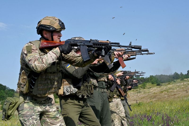 Platoon commanders of Ukraine's National Guard take part in a military training in the Kharkiv region on July 26.