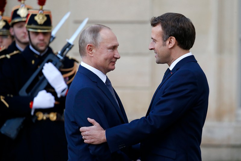 Emmanuel Macron welcomes Vladimir Putin