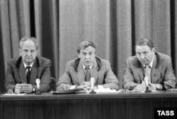 (Слева направо) Члены ГКЧП Борис Пуго, Геннадий Янаев и Олег Бакланов на пресс-конференции в Москве 19 августа 1991 года. Фото: ИТАР-ТАСС