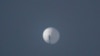 Воздушный шар в небе над Биллингсом, штат Монтана, США, 1 февраля 2023 года