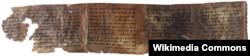 Один из свитков Мертвого моря с фрагментом Второзакония, содержащим десять заповедей