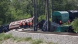Сошедшие с рельсов вагоны после аварии грузового поезда с зерном в Симферопольском районе Крыма, 18 мая 2023 года