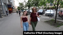 Кэтрин О’Нилл с дочерью в Киеве