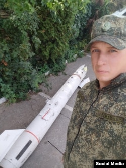 Российский солдат в оккупированной Херсонской области и противорадиолокационная ракета HARM, 2022 год