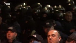 A georgiai kormány ismét elővette a „külföldiügynök-törvényt”: tüntetések a parlament előtt, verekedés odabent 