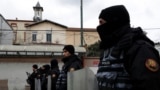 Полиция у католического храма Санта-Мария в Стамбуле. 28 января 2024 года